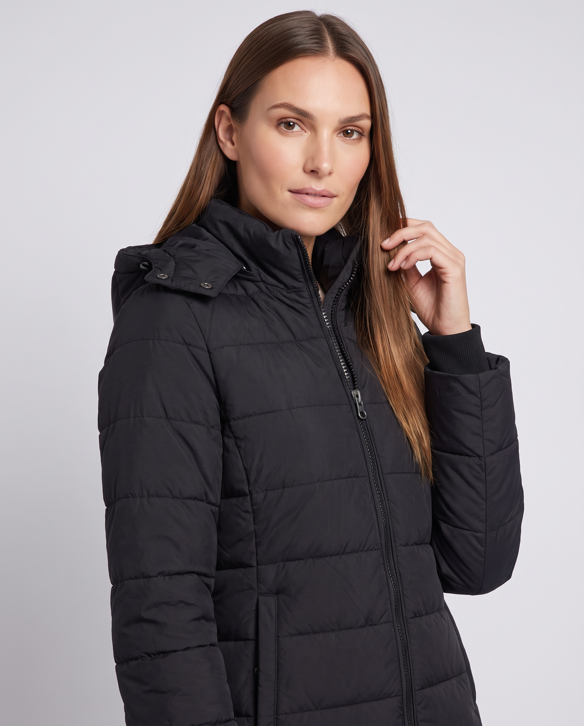 Chaqueta acolchada larga de mujer con capucha y cremallera