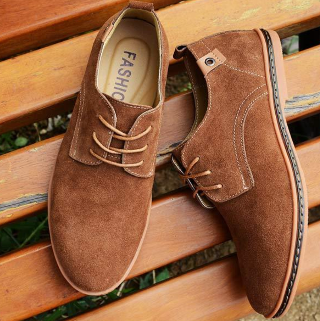 Męskie buty derby sznurowane z kontrastową podeszwą i przeszyciami