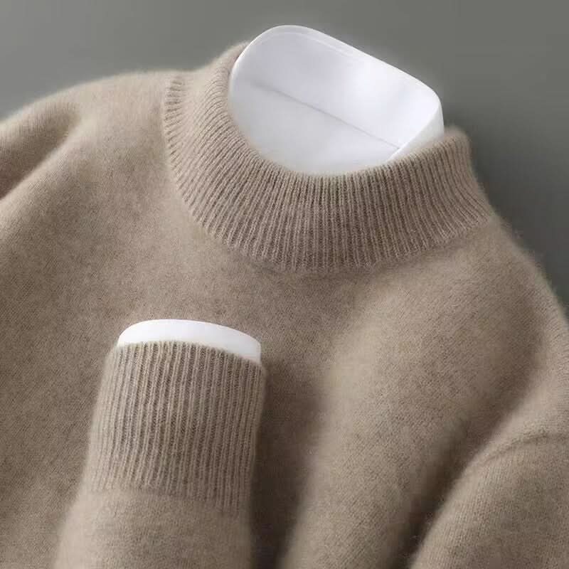 Gładki sweter damski z golfem i długimi rękawami