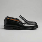 Mocassins penny de homem pretos com brilho e salto raso