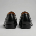 Mocassins penny de homem pretos com brilho e salto raso