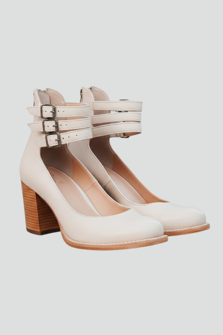 Sapatos de salto grosso de mulher com tira e biqueira redonda fechada