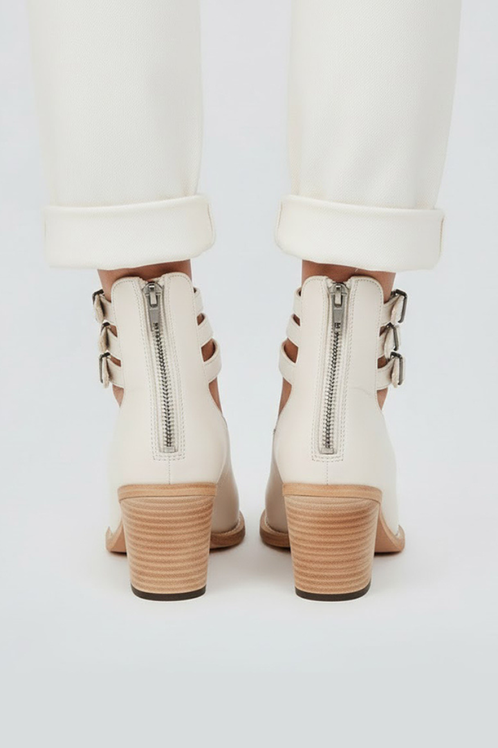 Sapatos de salto grosso de mulher com tira e biqueira redonda fechada