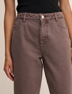 Jeans barrel leg castanhos de mulher de cintura subida