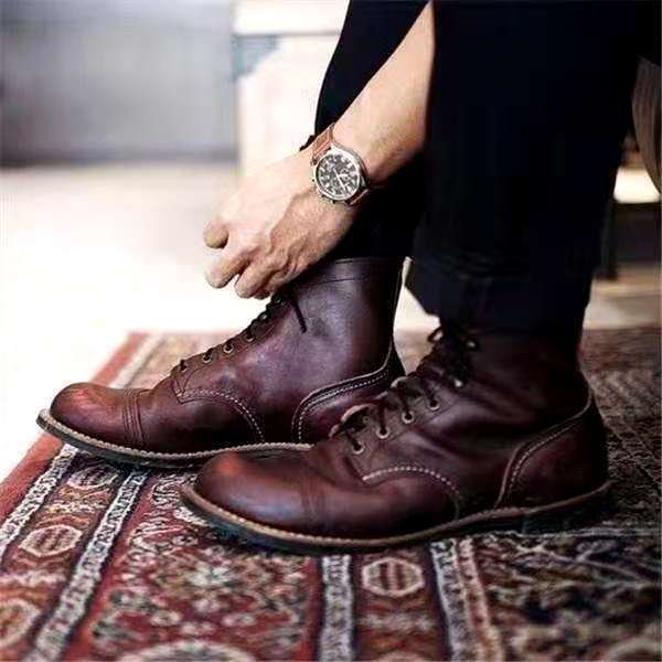 Botins de homem com atacadores e biqueira redonda, clássicos