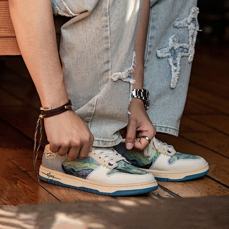 Sneakers unisex med malet tryk og snøring