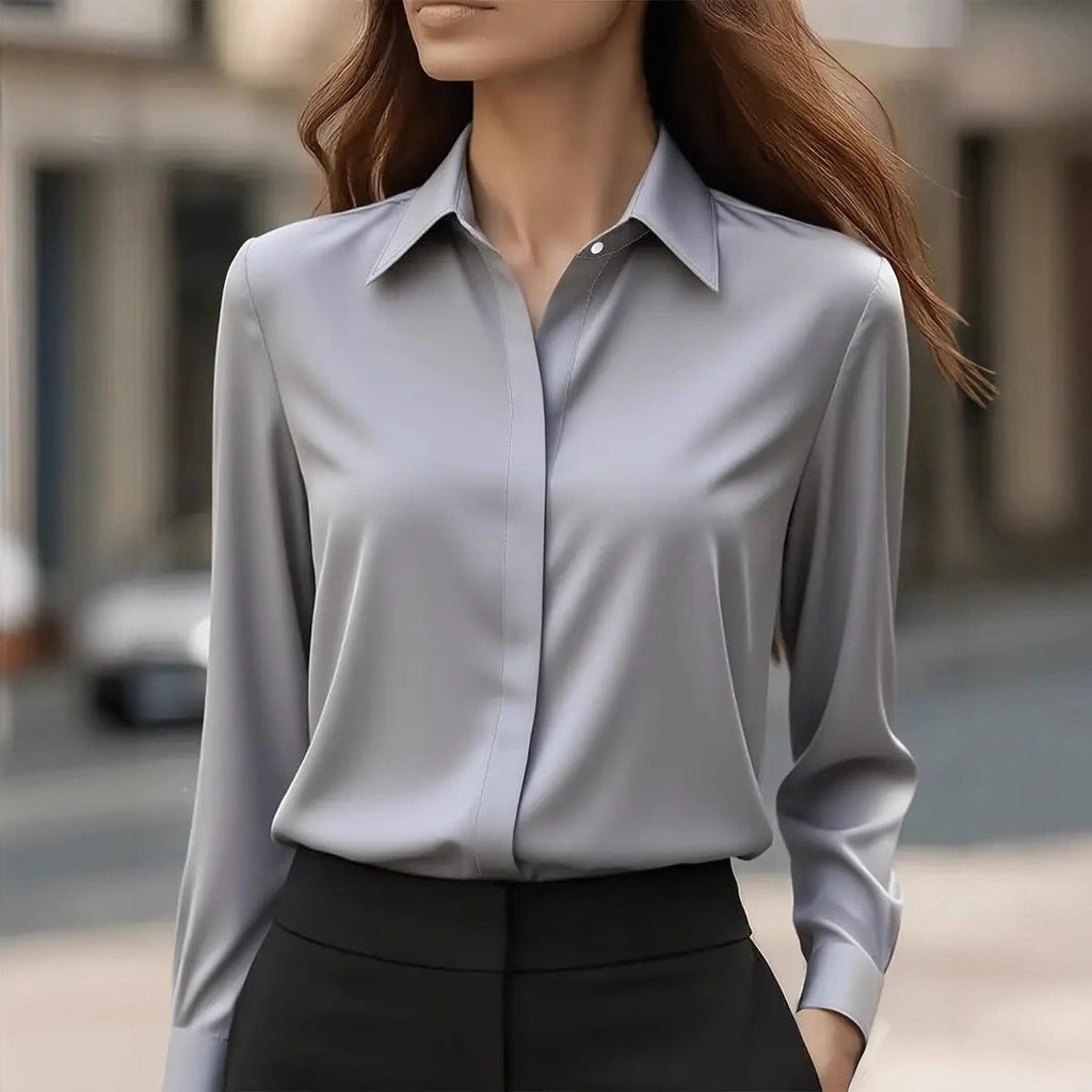 Blusa de mulher com gola clássica e mangas compridas