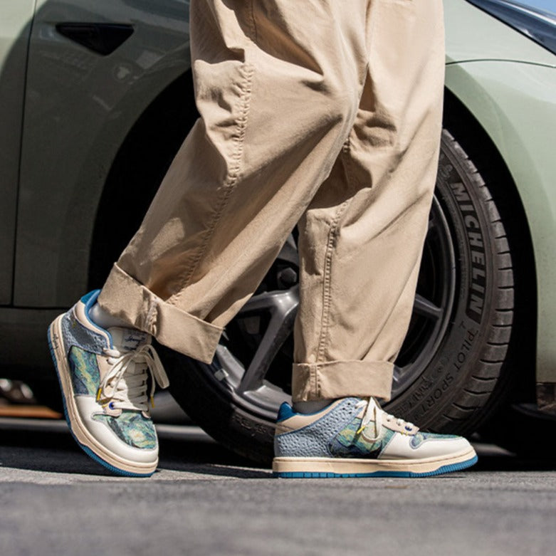 Sneakers unisex med malet tryk og snøring