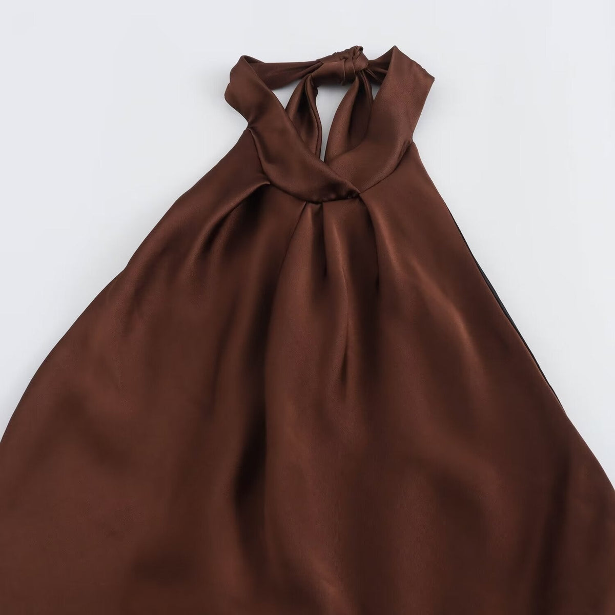 Rochie midi de damă din velur cu decolteu halter cu șnur