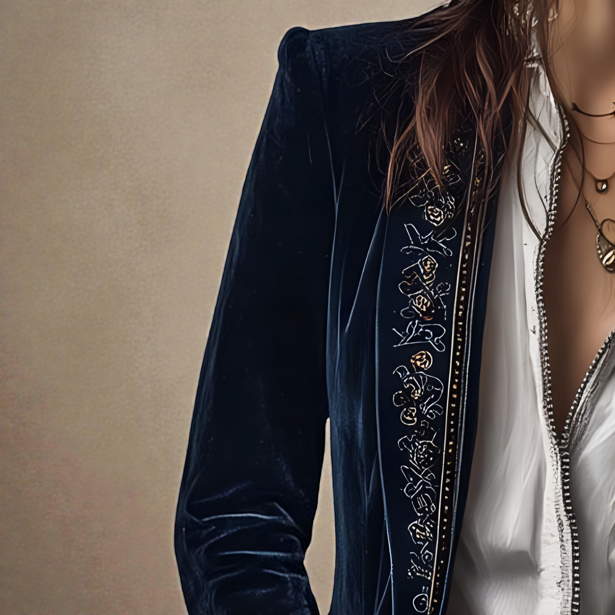 Struktureret blazer til damer med broderi og lange ærmer