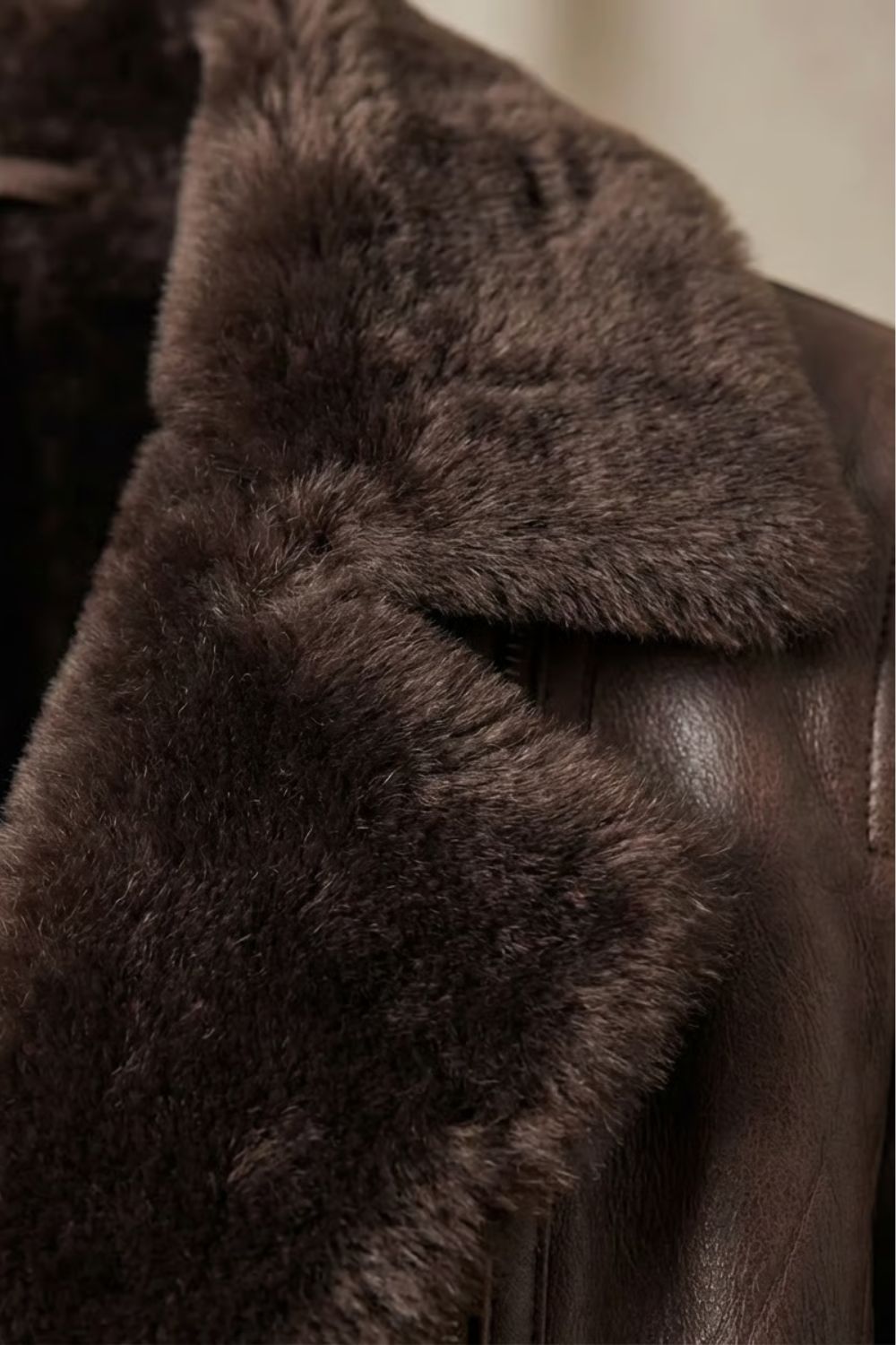 Veste femme marron à large col duveteux et zip