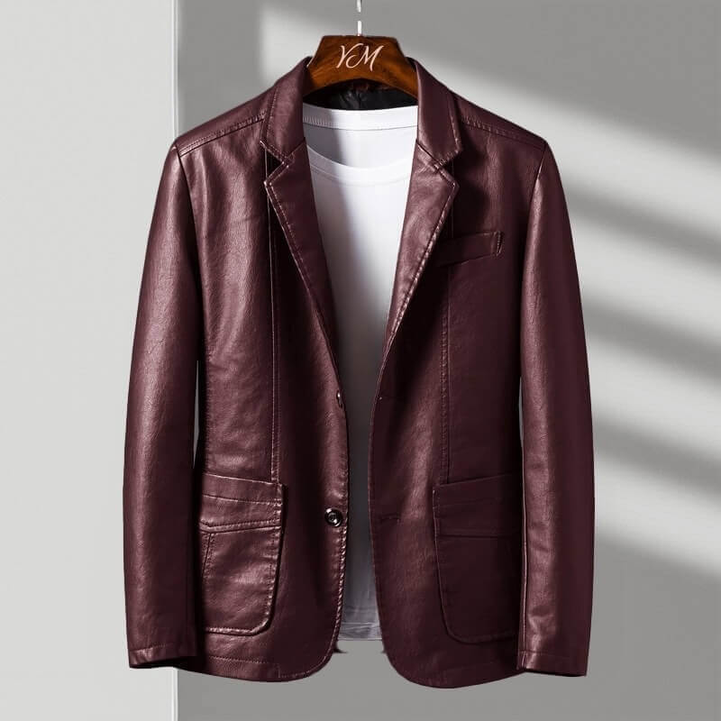 Casaco de homem com lapelas e bolsos, corte de blazer