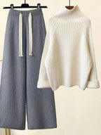 Conjunto de punto de mujer con cuello alto y pantalones anchos