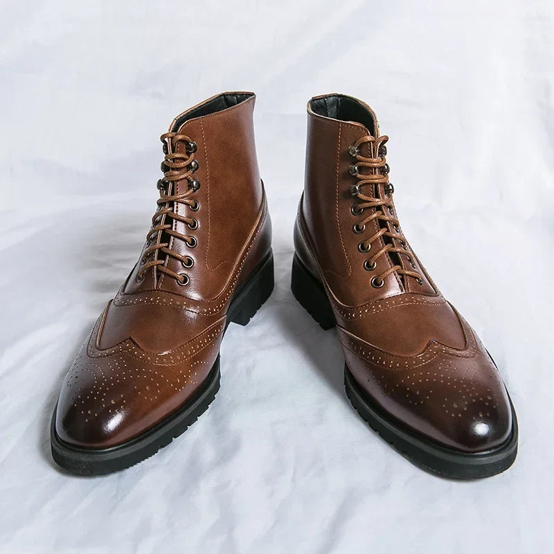 Botines de hombre con cordones y picado brogue
