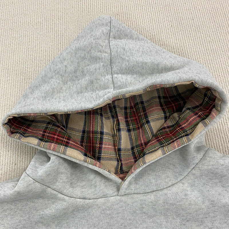 Bluza z kapturem i kieszenią kangurką, z podszewką w kratę
