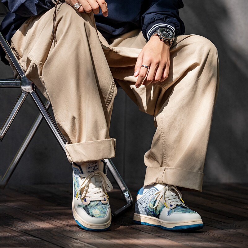 Sneakers unisex med malet tryk og snøring