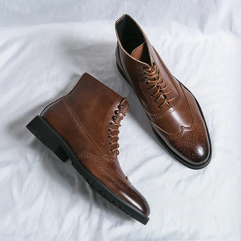 Botines de hombre con cordones y picado brogue