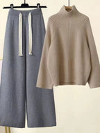 Conjunto de punto de mujer con cuello alto y pantalones anchos