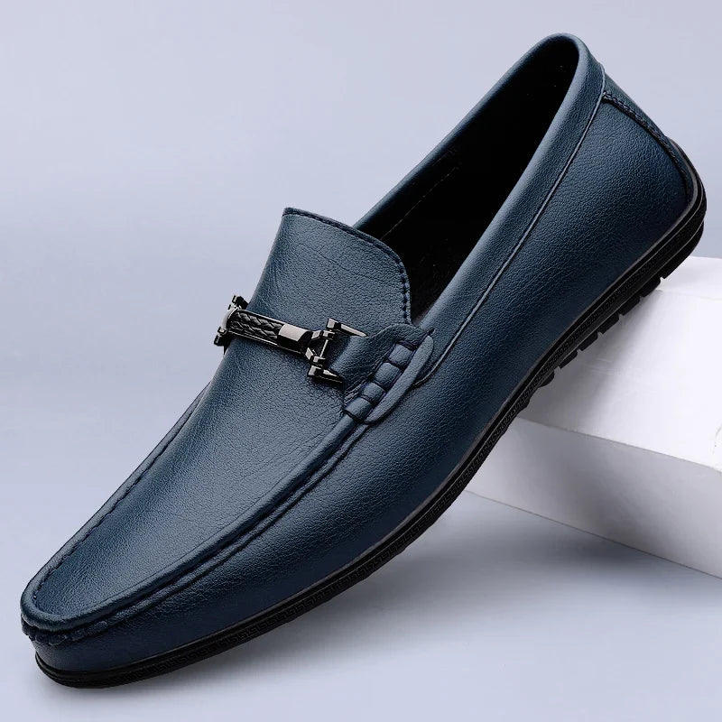 Mocasini de bărbați cu baretă decorativă și cusături
