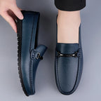 Mocasini de bărbați cu baretă decorativă și cusături