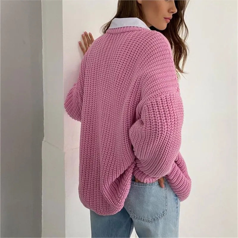 Damski sweter dzianinowy o luźnym kroju, okrągłym dekolcie i długich rękawach