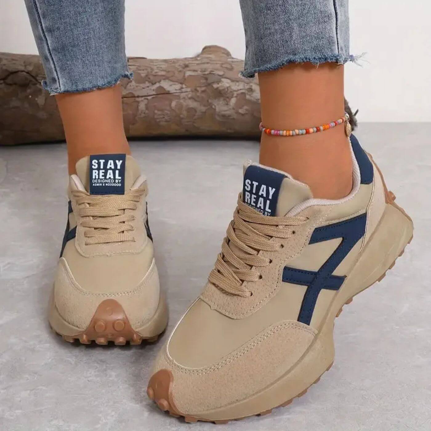 Damskie sneakersy retro ze sznurowaniem, grubą podeszwą i zamszowymi wstawkami