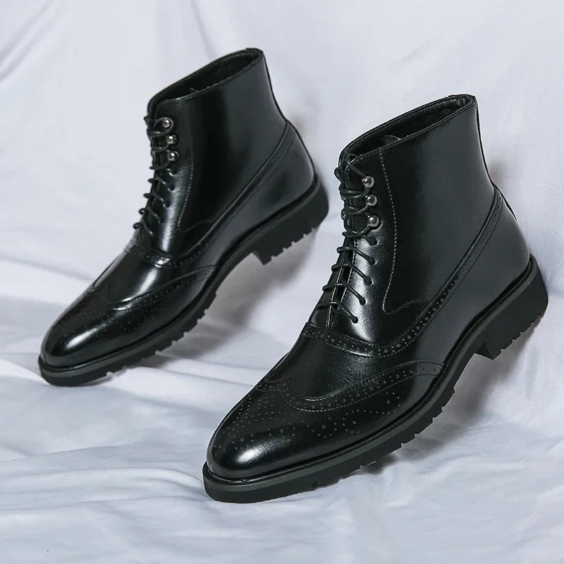 Scarpe uomo stringate brogue alla caviglia con traforo