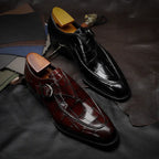 Mocasines de hombre con hebilla decorativa y caña grabada