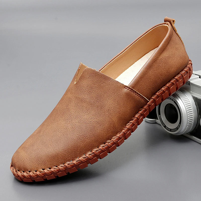 Mocassins de enfiar de mulher com costura entrançada decorativa