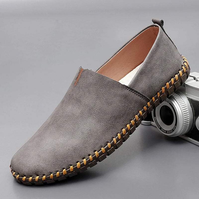 Mocassins de enfiar de mulher com costura entrançada decorativa