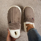 Pantufas unissexo com cano canelado e interior quente