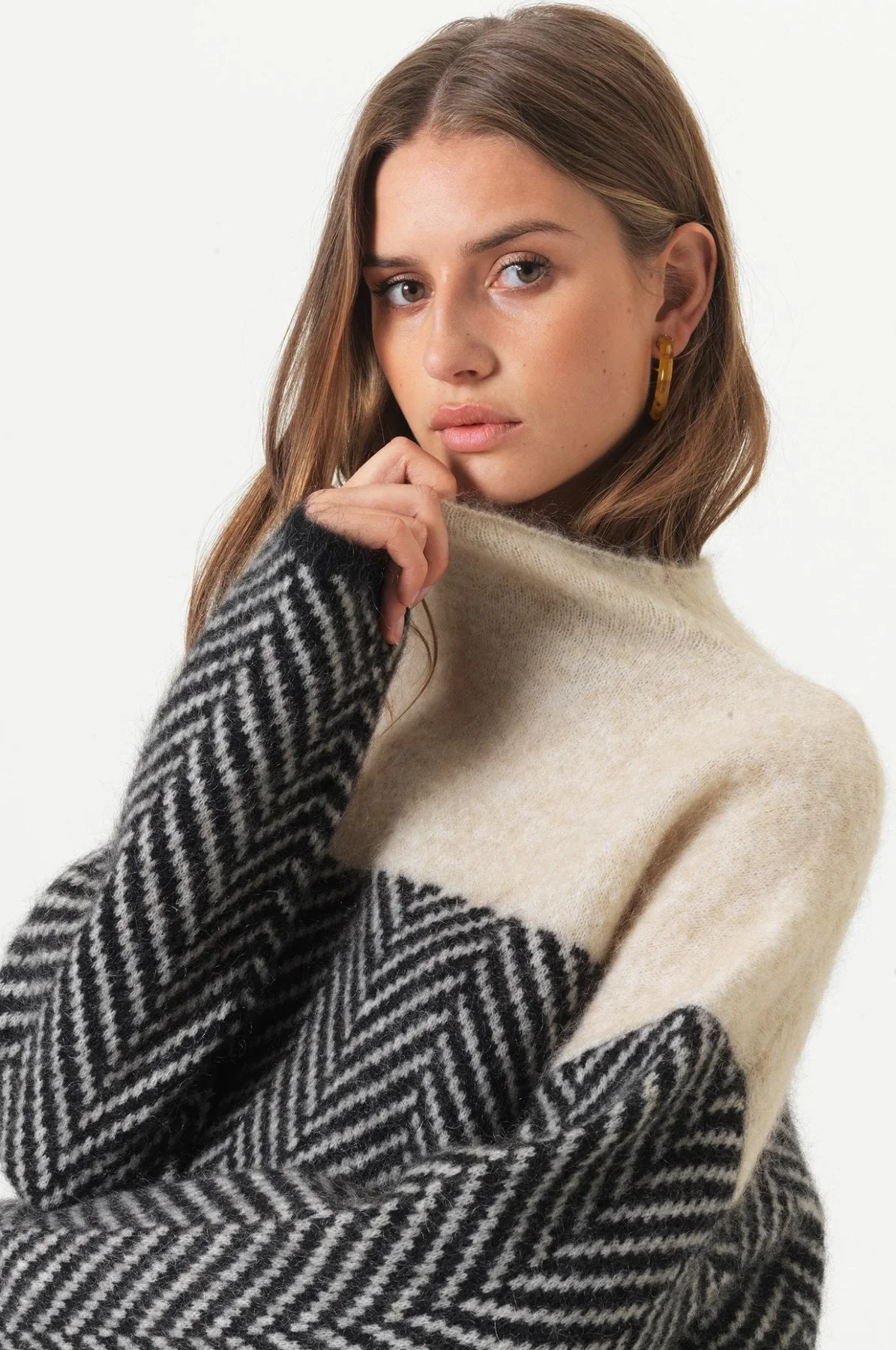 Pull femme col roulé à motif chevrons, manches longues