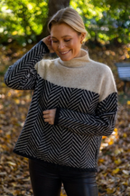 Pull femme col roulé à motif chevrons, manches longues