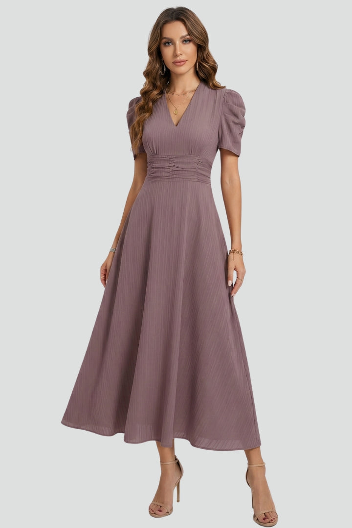 Damska Sukienka Midi z Dekoltem V i Krótkimi Rękawami - Brązowy