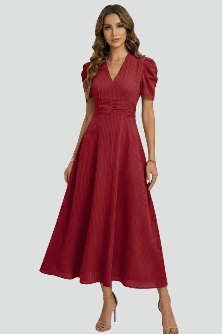 Vestido midi de mulher com decote em V e mangas curtas