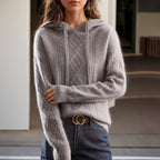 Hættesweater til damer med snoet mønster og lange ærmer
