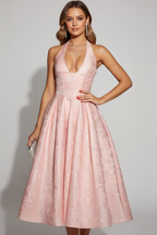 Vestido midi de mulher com decote halter e parte superior justa