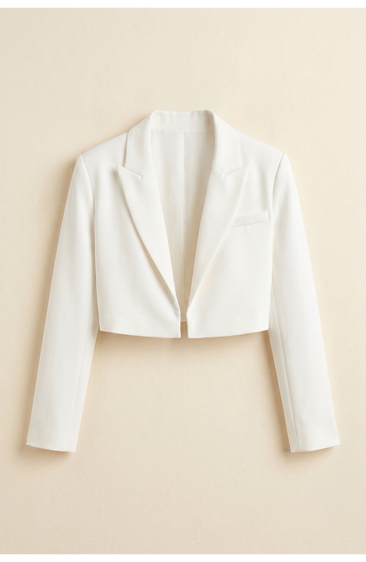 Kort blazer til damer med revers og lange ærmer