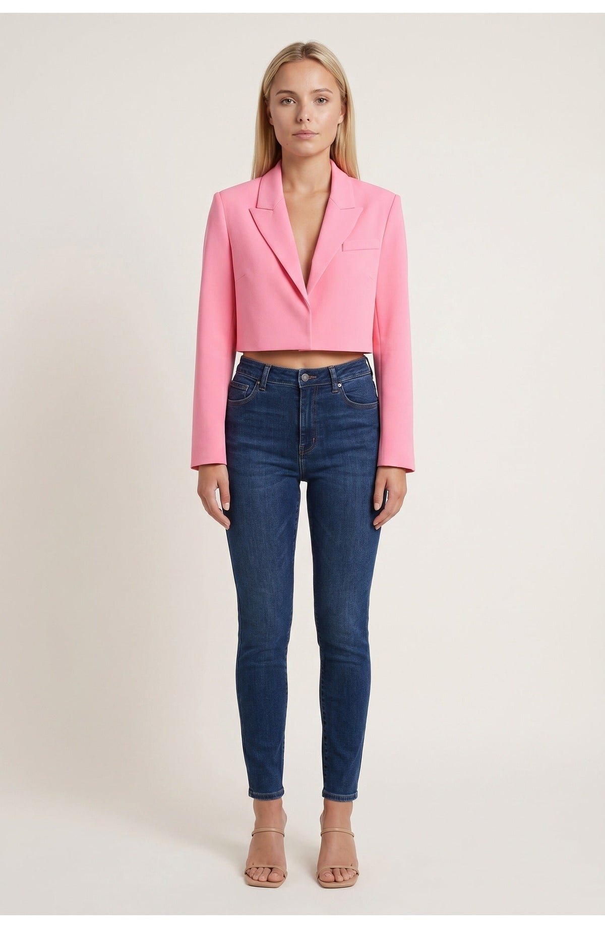 Kort blazer til damer med revers og lange ærmer
