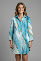 Vestido de mujer con capucha y mangas cortas