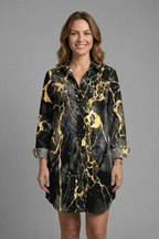Vestido de mujer con capucha y mangas cortas