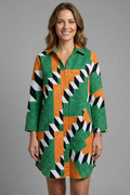 Vestido de mujer con capucha y mangas cortas