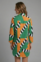 Vestido de mujer con capucha y mangas cortas