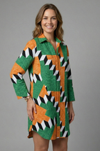 Vestido de mujer con capucha y mangas cortas