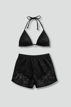 Conjunto de biquíni de mulher com top halter e calções em renda