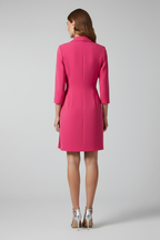 Vestido blazer de mulher com gola entalhada e bainha reta