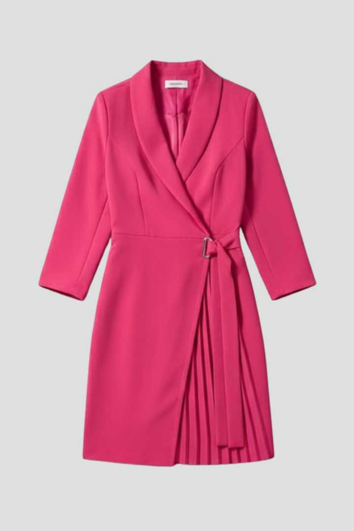 Vestido blazer de mulher com gola entalhada e bainha reta