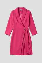 Vestido blazer de mulher com gola entalhada e bainha reta