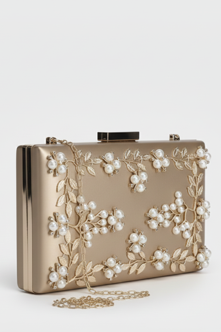 Clutch til damer med blomsterbroderi af perler og kæde