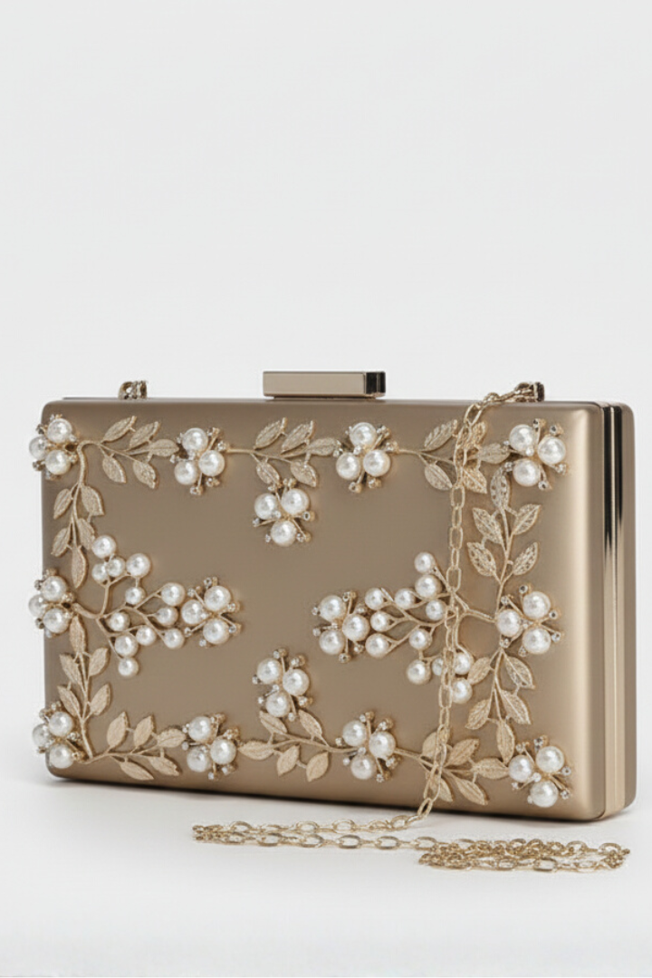 Clutch til damer med blomsterbroderi af perler og kæde